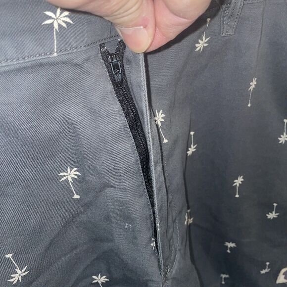 Disney Junk Food Casual Shorts Mens Size XL Gray Zip Fly Pockets Palm Trees - Picture 3 of 12